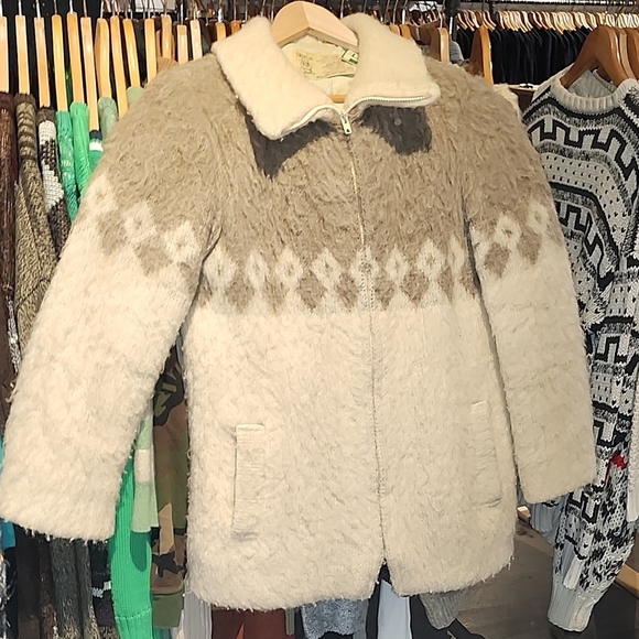 Elegant Cream and Tan Teddy Jacket - Picture 3 of 5